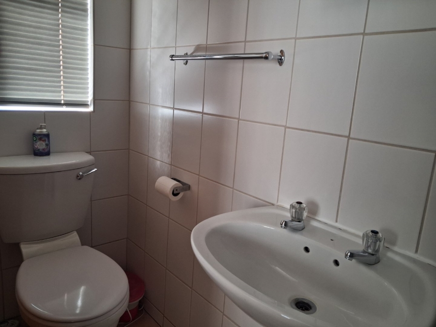 To Let 3 Bedroom Property for Rent in Langenhovenpark Free State